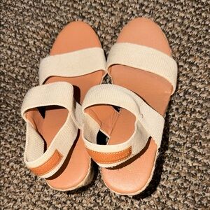 Tommy Bahama Tan and Cream Heels